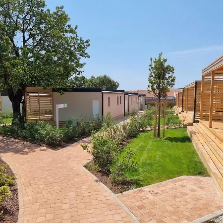 Eurocamp Mobile Homes At Fkk Naturist Ulika Πόρετς
